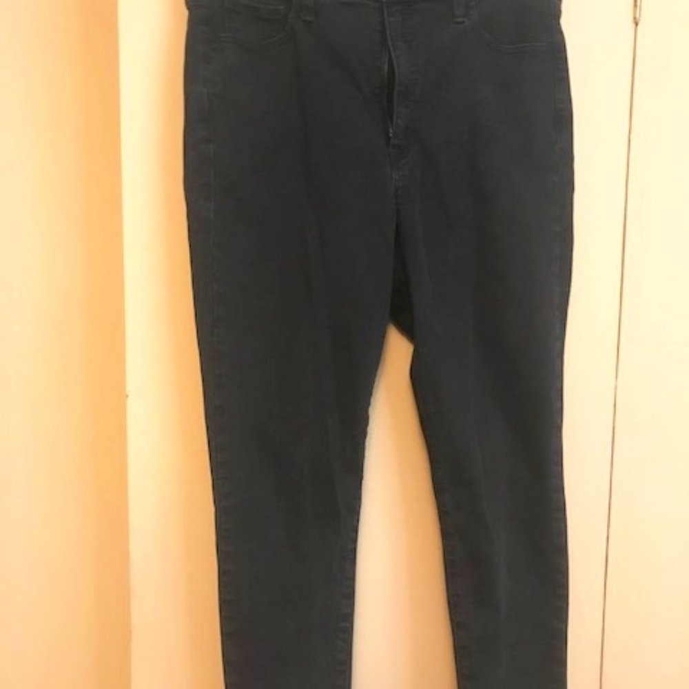 Black Jeggings (more like skinny fit jeans)